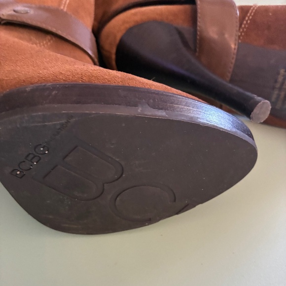 New BCBG Taupe brown tan Suede Slouch mid  HighHeeled Boots Y2K style 7.5 - Picture 16 of 16